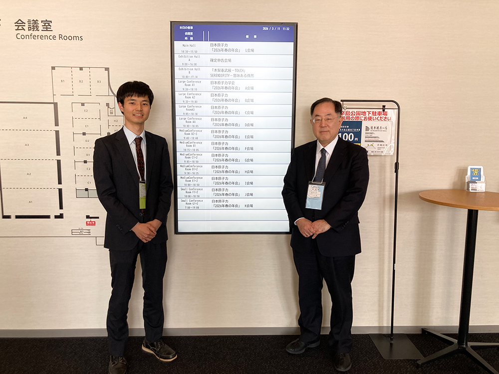 藤倉さん（左）と小原代表