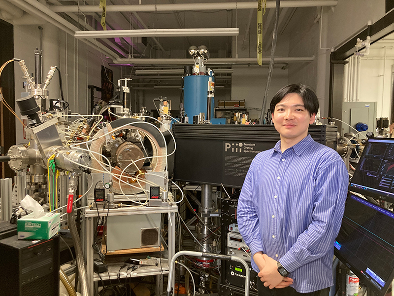 研究室における宮岸さん